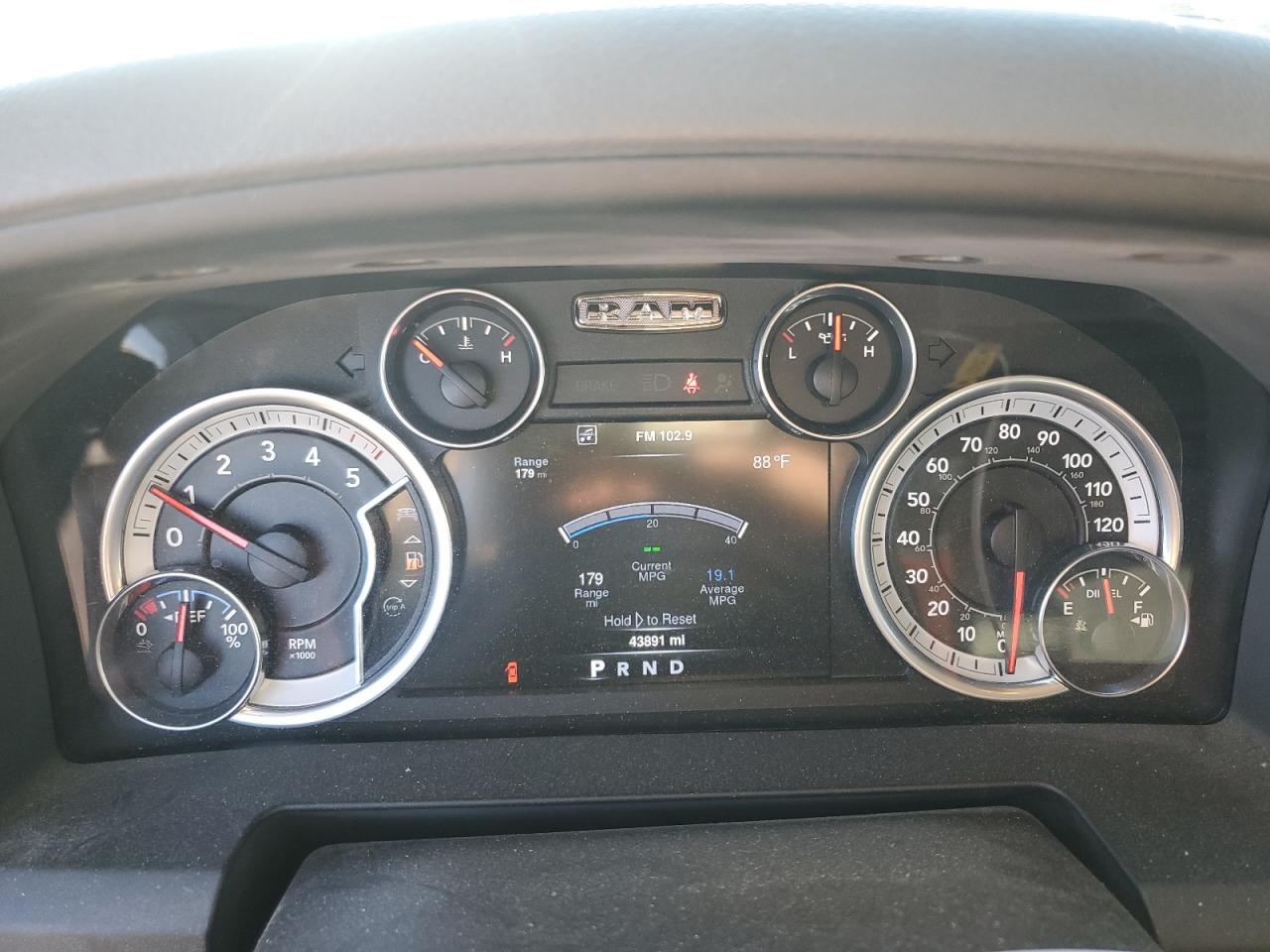 2016 RAM 1500 - Image 9