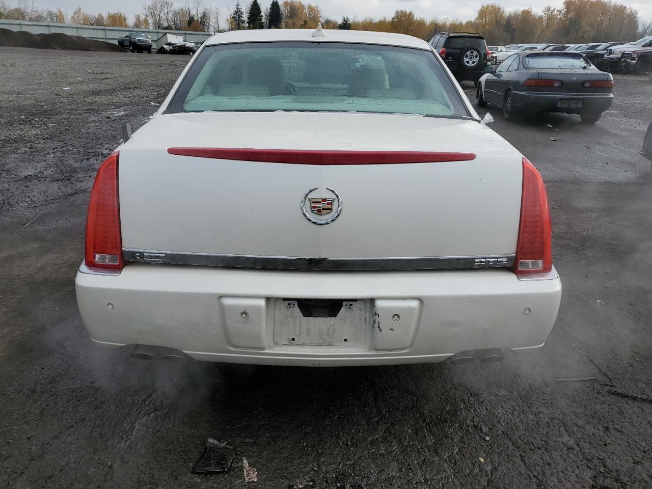 2010 Cadillac DTS - Image 6