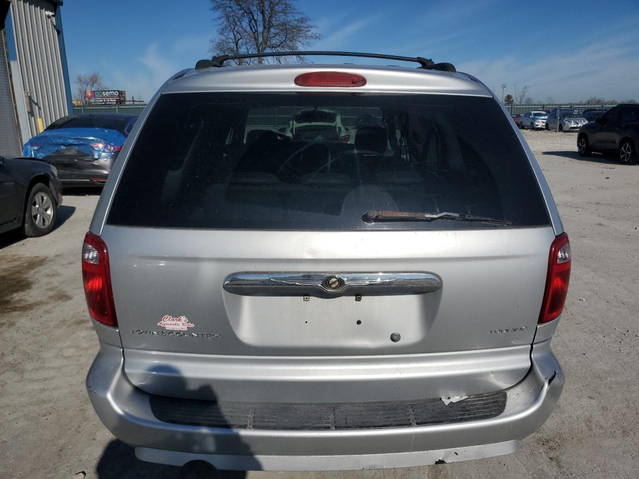 2007 Chrysler Town & Country - Image 6