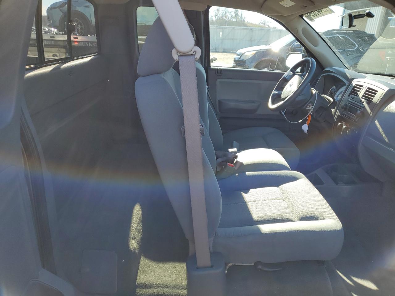 2005 Dodge Dakota - Image 10