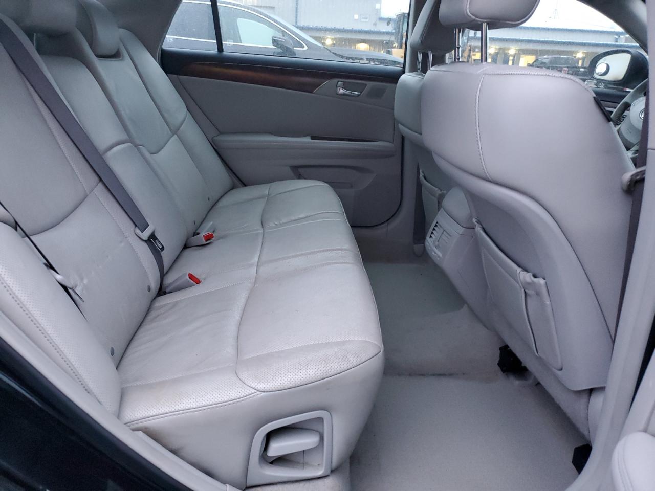2011 Toyota Avalon - Image 10
