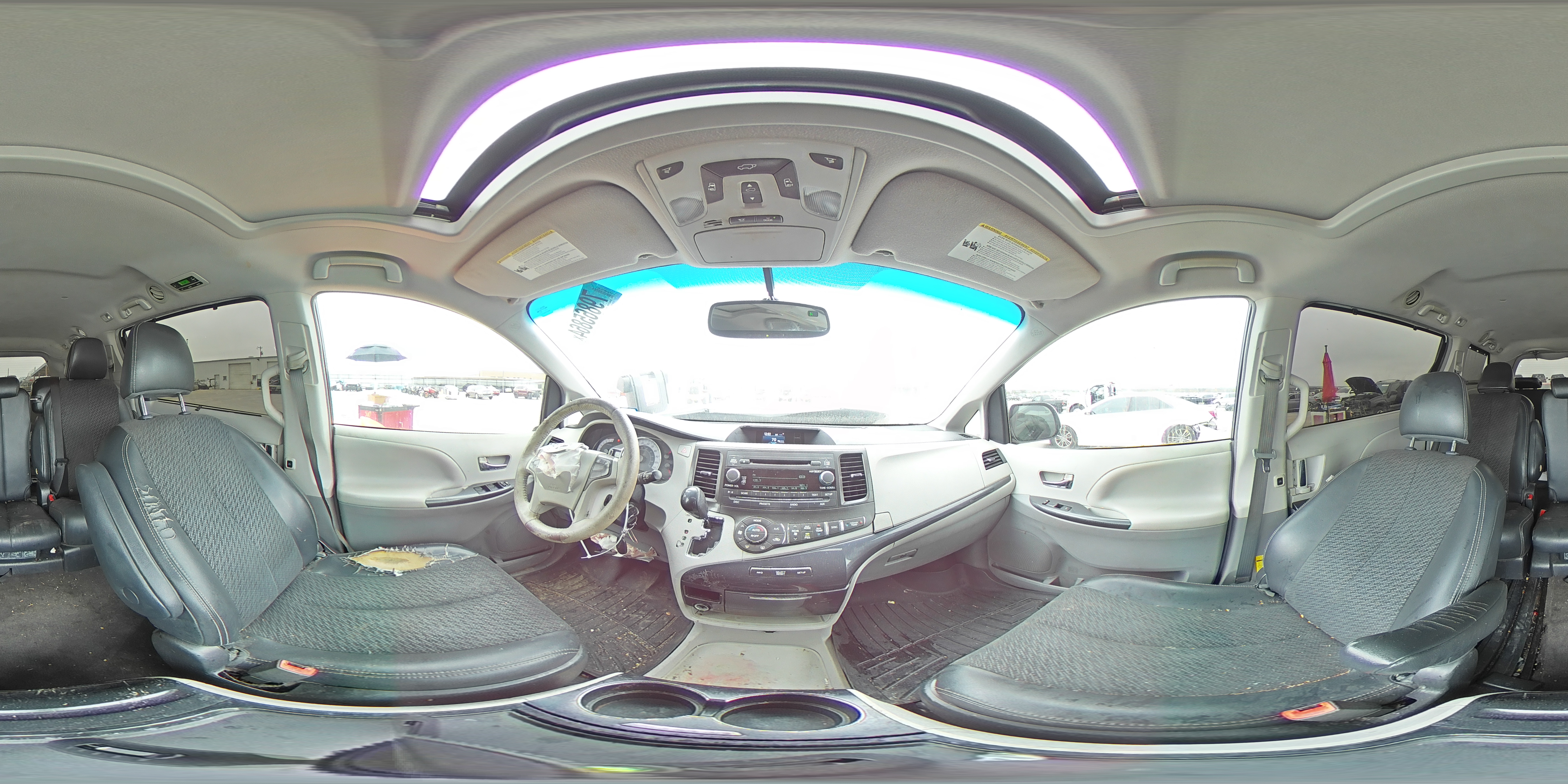 2012 Toyota Sienna - Image 14