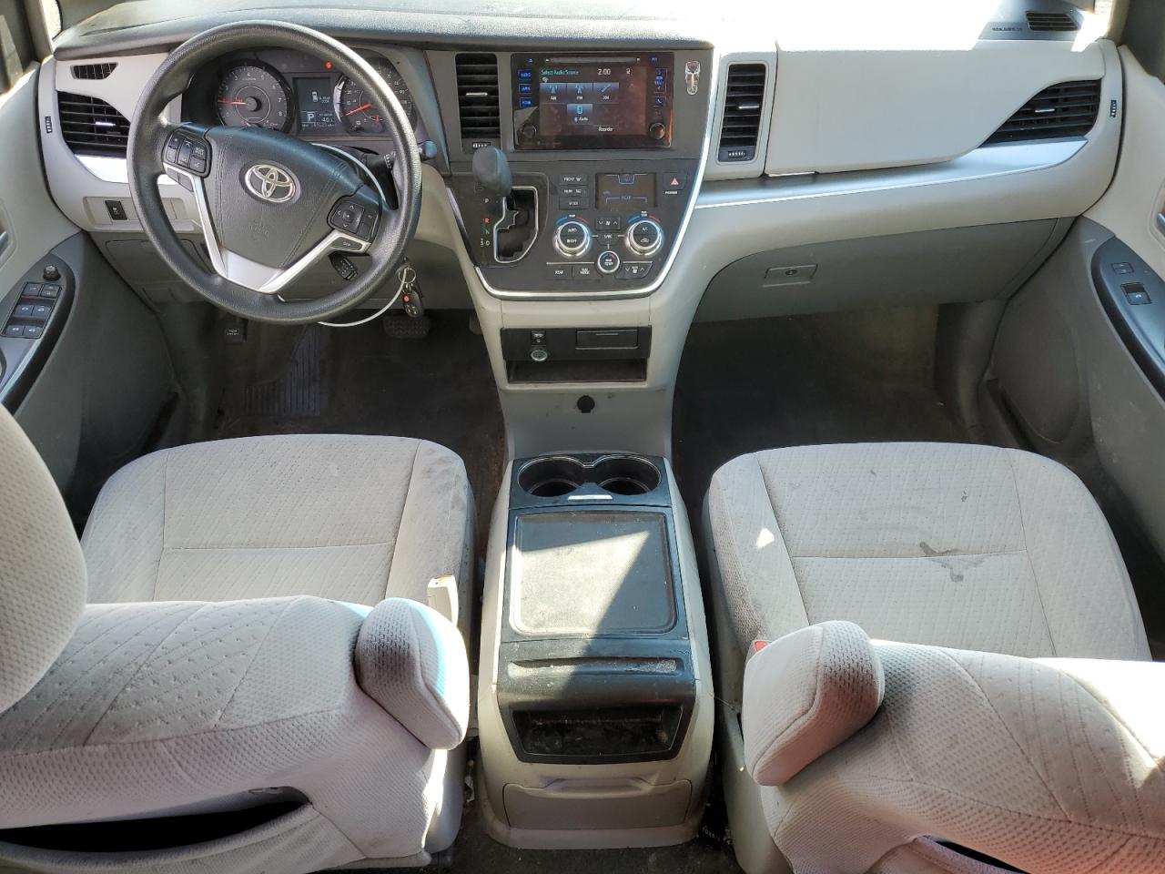 2016 Toyota Sienna - Image 8