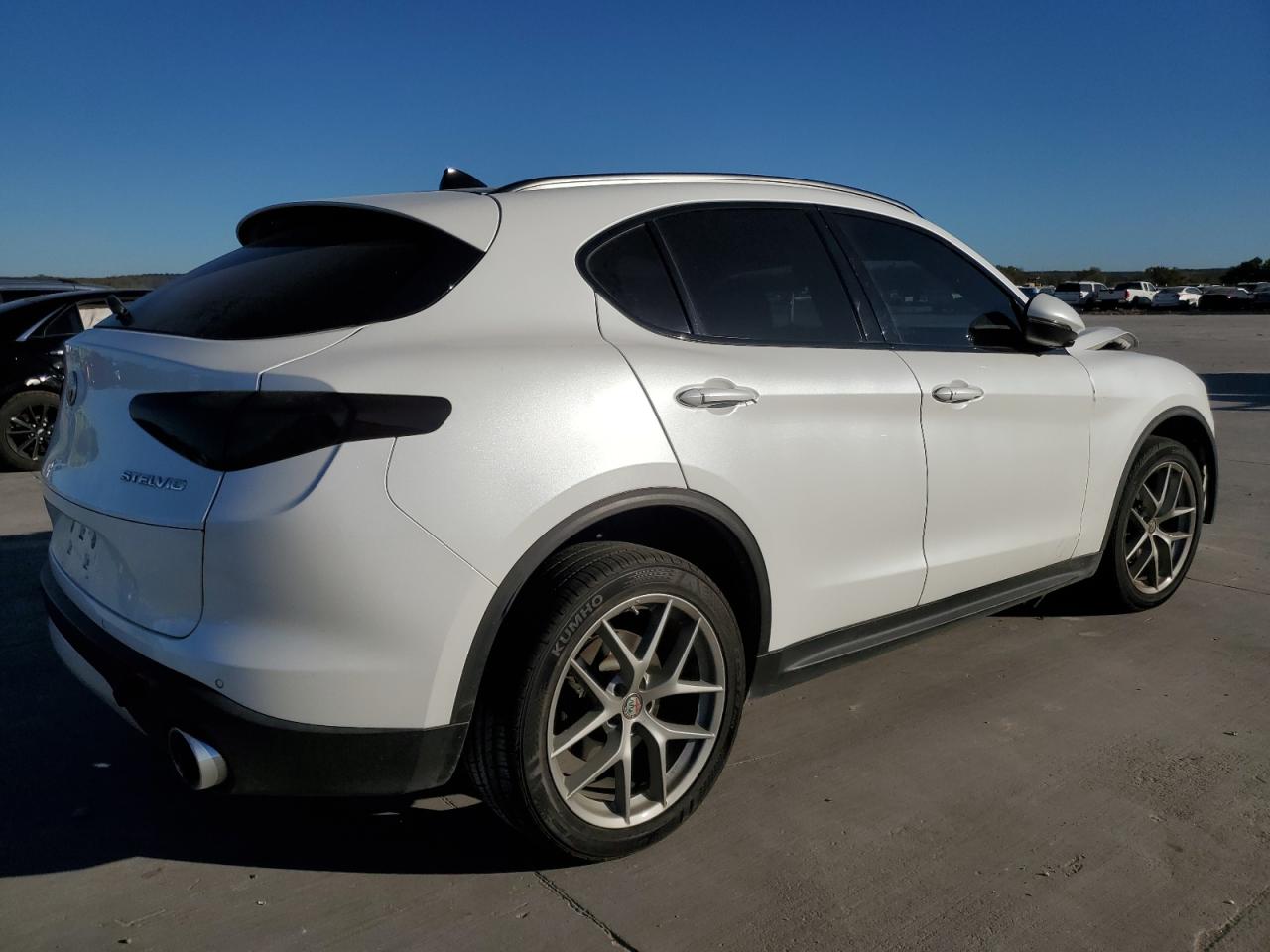 VIN ZASFAKNN1J7B90348 2018 ALFA ROMEO STELVIO no.3