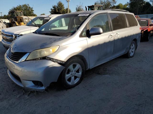 2011 Toyota Sienna Le na sprzedaż w Midway, FL - Water/Flood