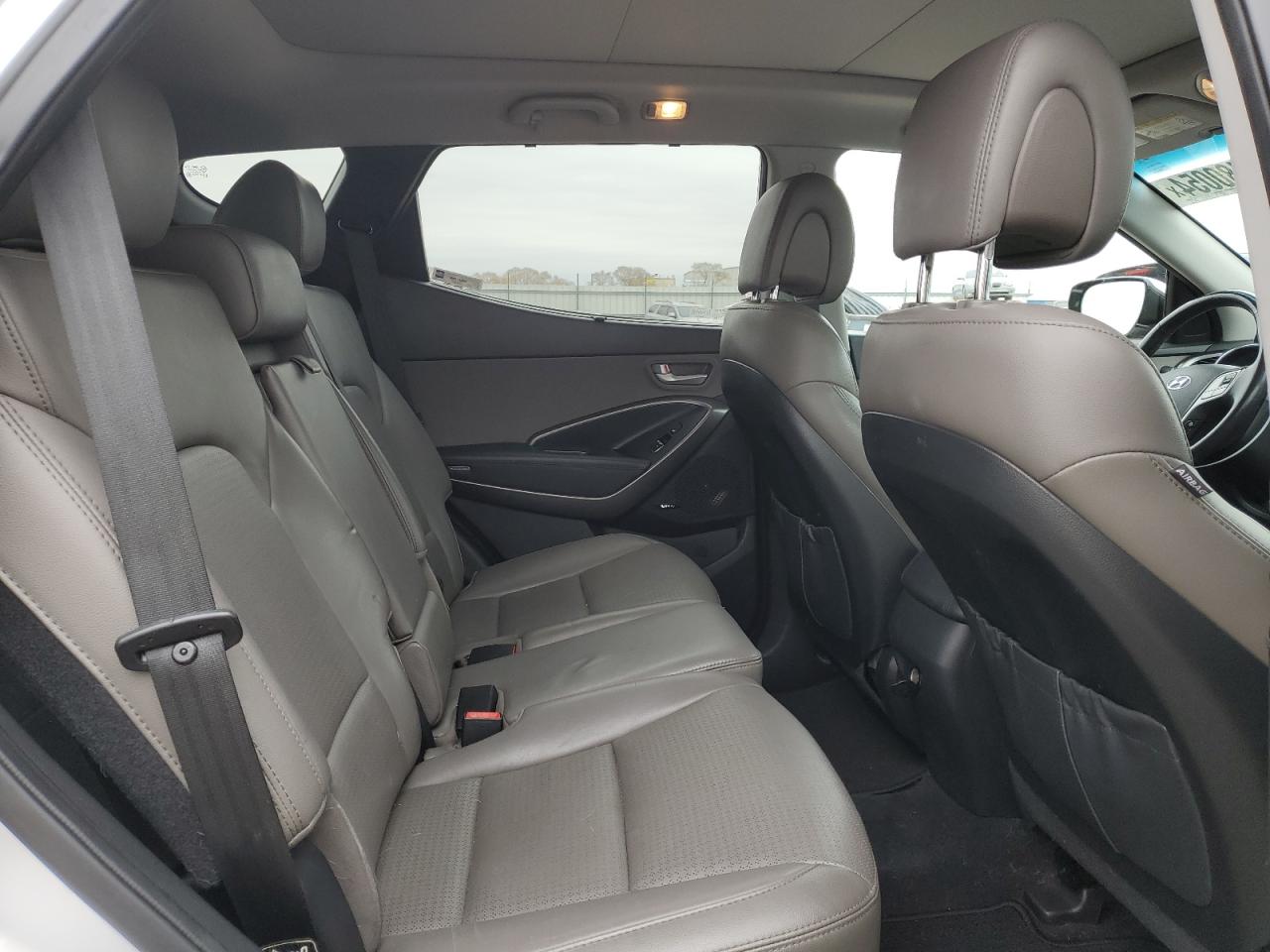 2013 Hyundai Santa Fe - Image 11