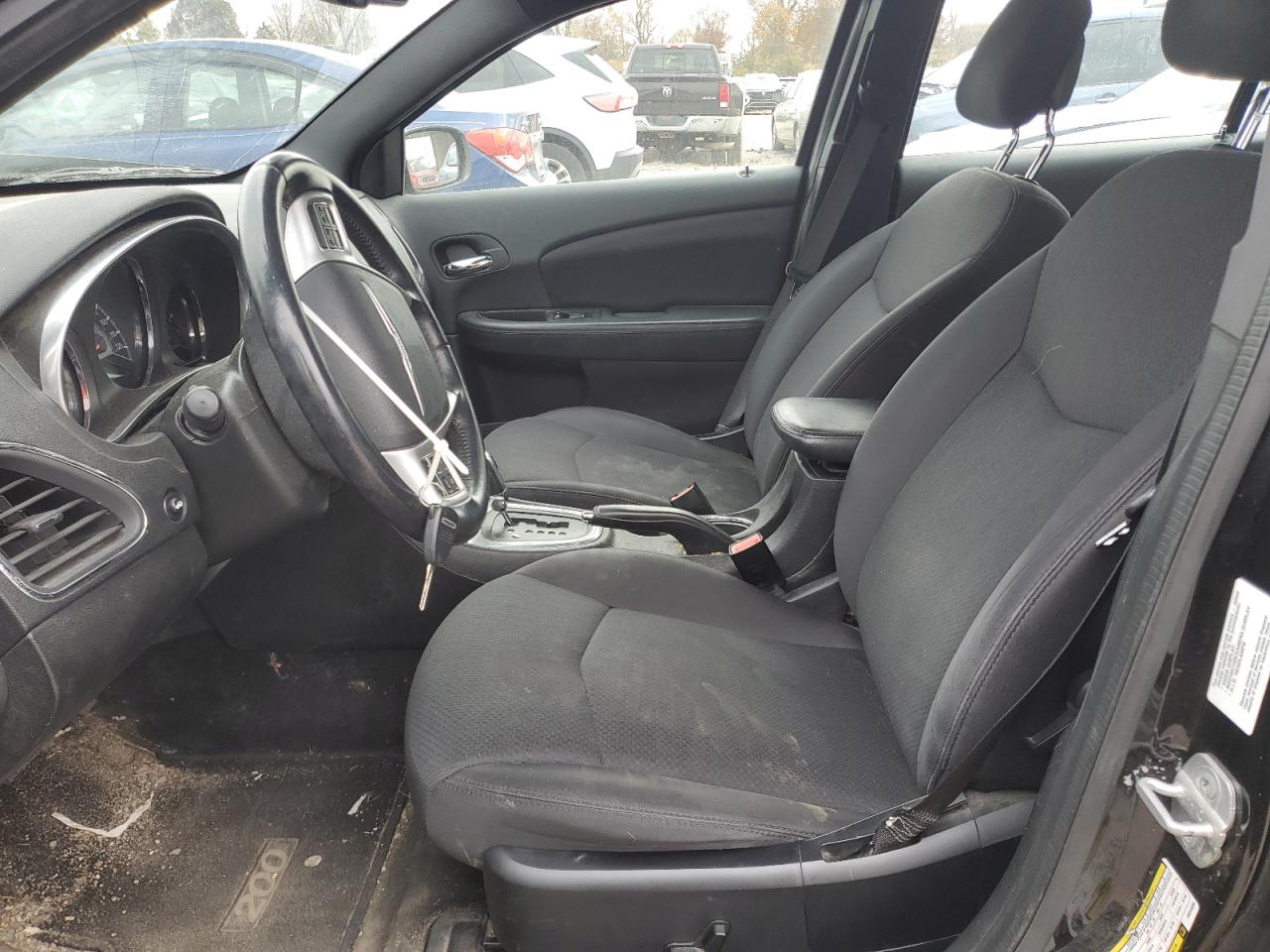 2013 Chrysler 200 - Image 7