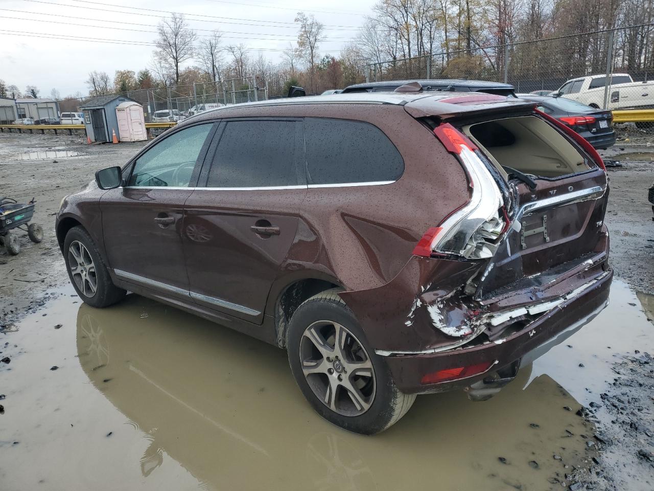 2015 Volvo XC60 - Image 2