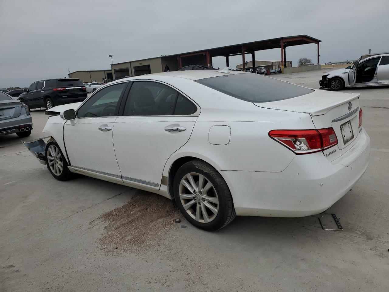 2010 Lexus ES - Image 2