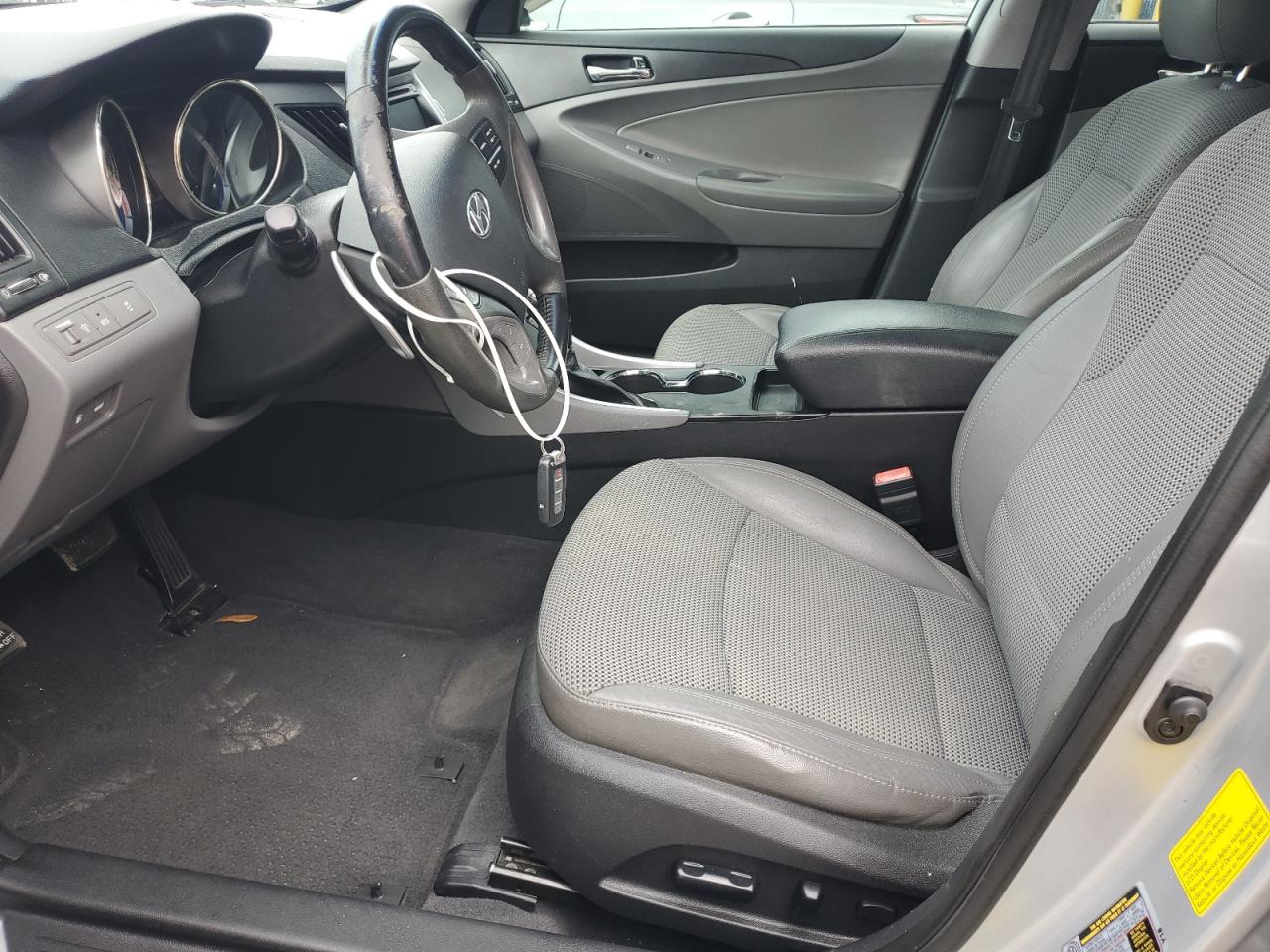 2012 Hyundai Sonata - Image 7