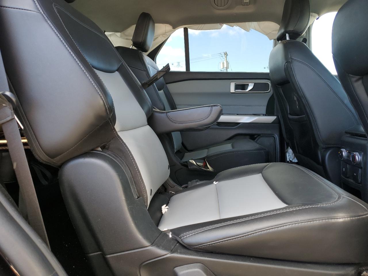 2022 Ford Explorer - Image 10