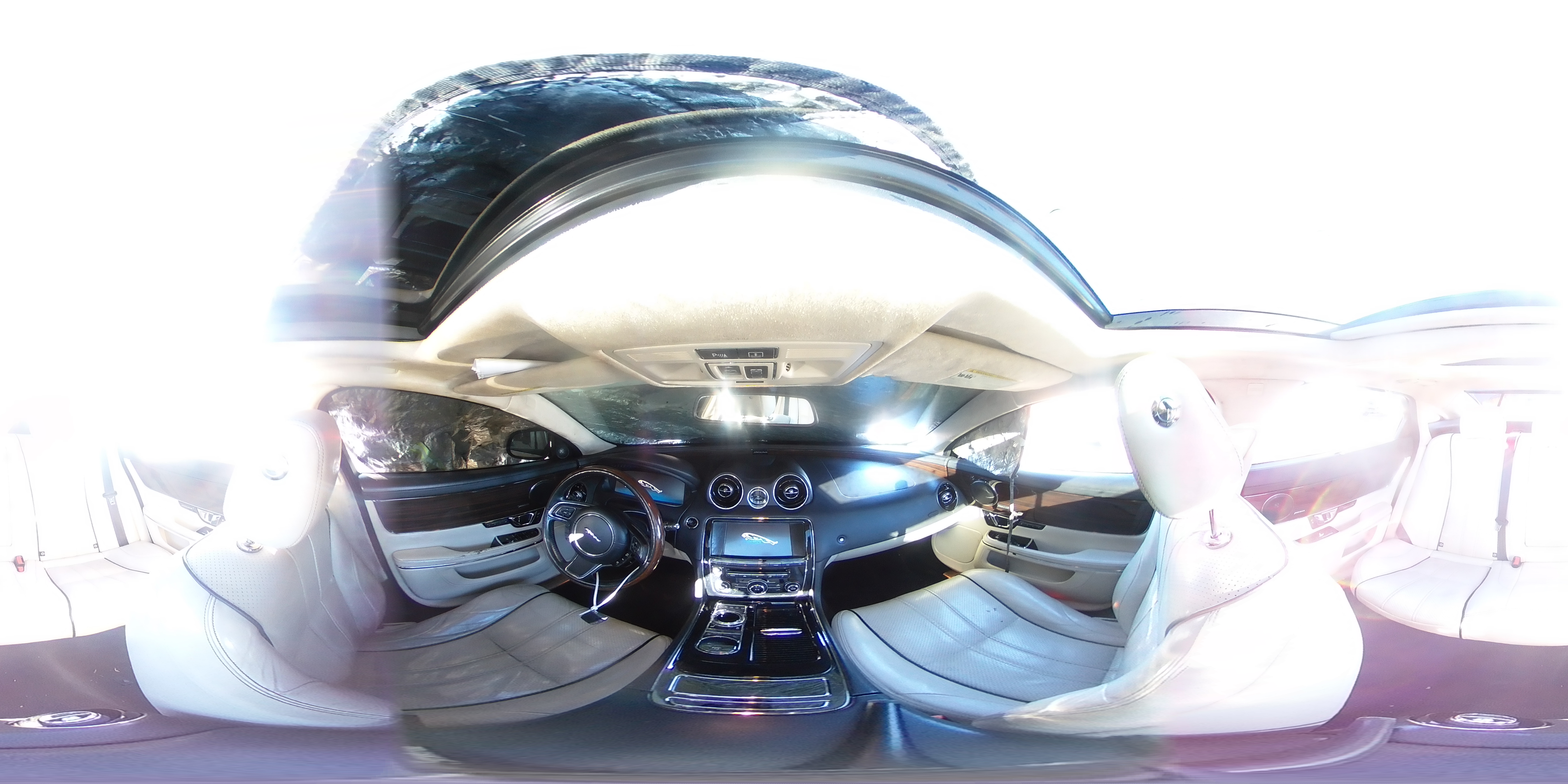 2015 Jaguar XJ - Image 13