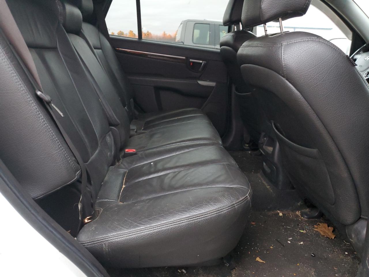 2010 Hyundai Santa Fe - Image 11