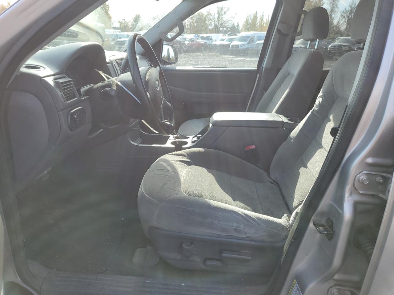 2005 Ford Explorer - Image 7
