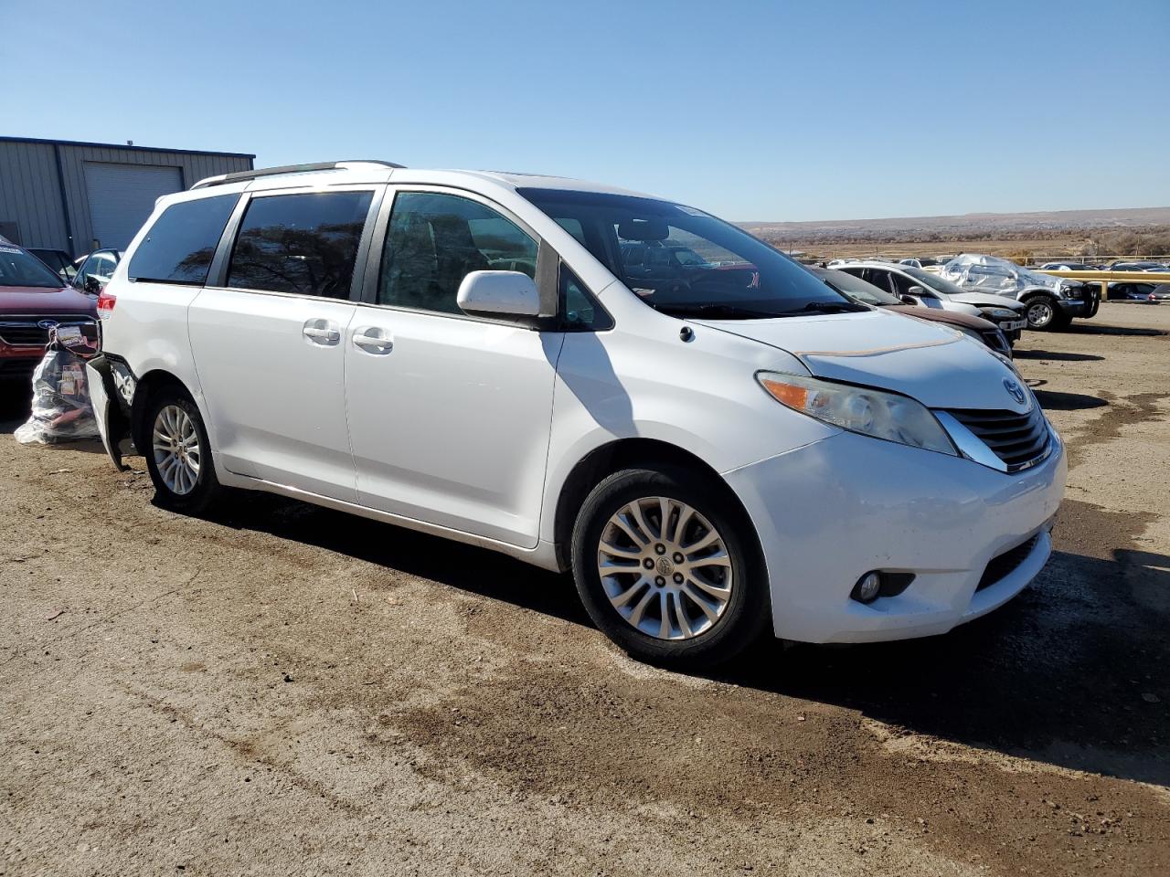 2014 Toyota Sienna - Image 4