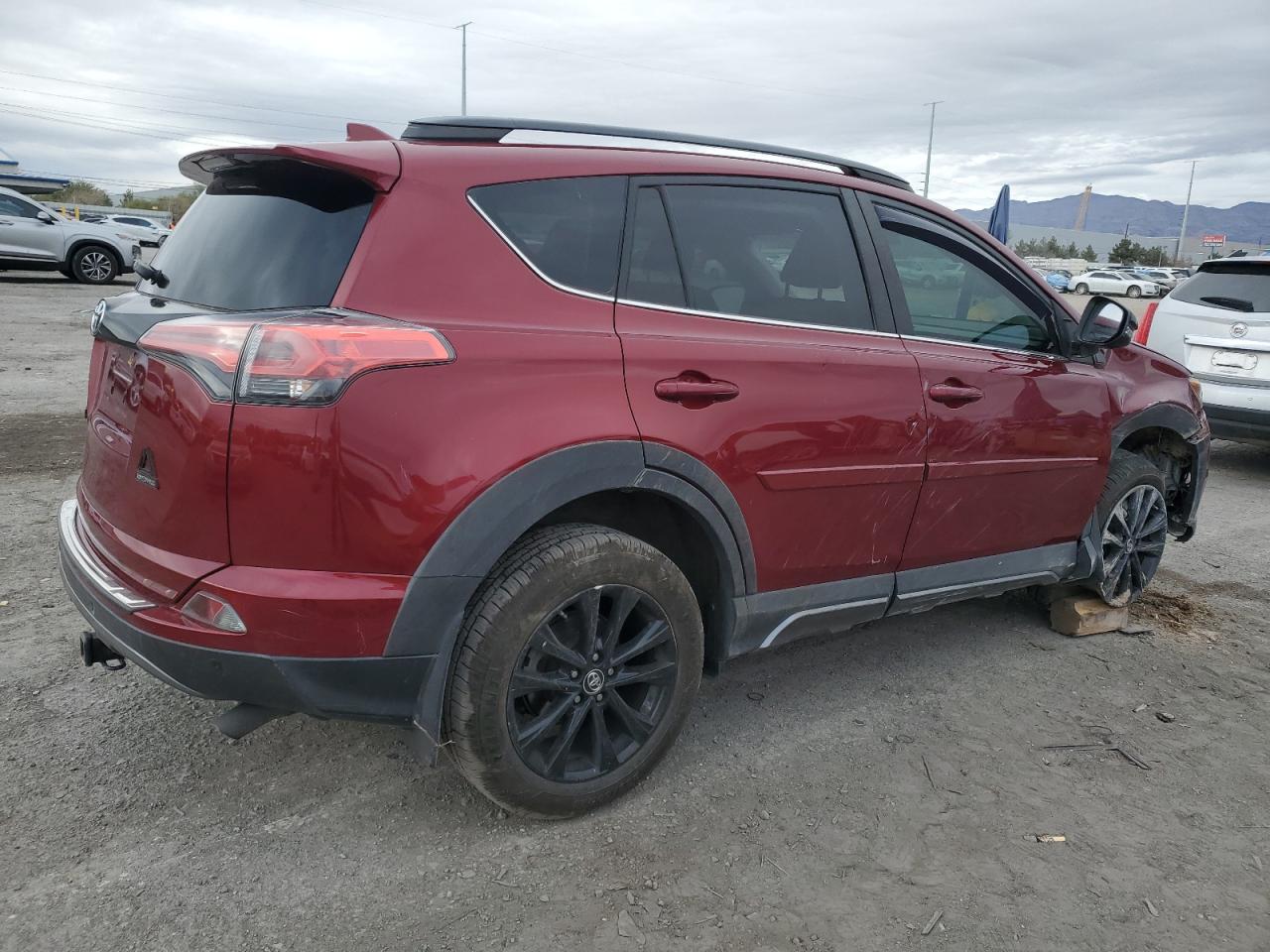 VIN 2T3RFREV1JW847685 2018 TOYOTA RAV4 no.3