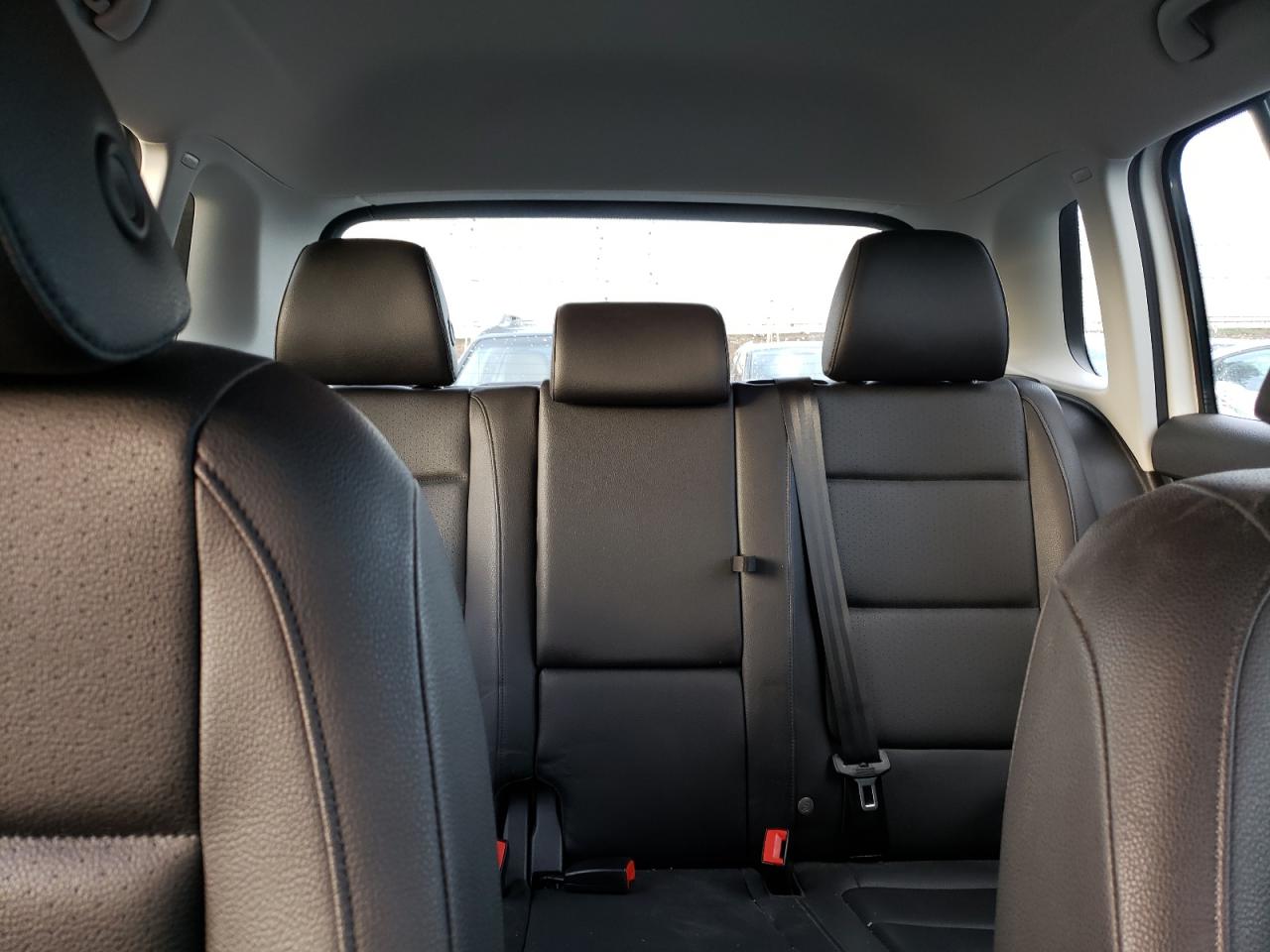 2017 Volkswagen Tiguan - Image 10