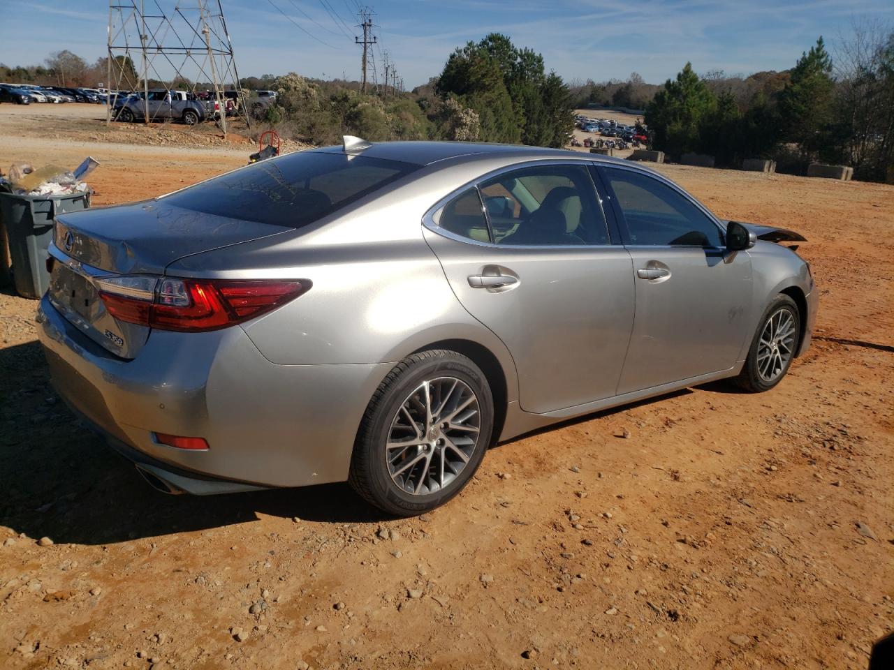 2017 Lexus ES - Image 3