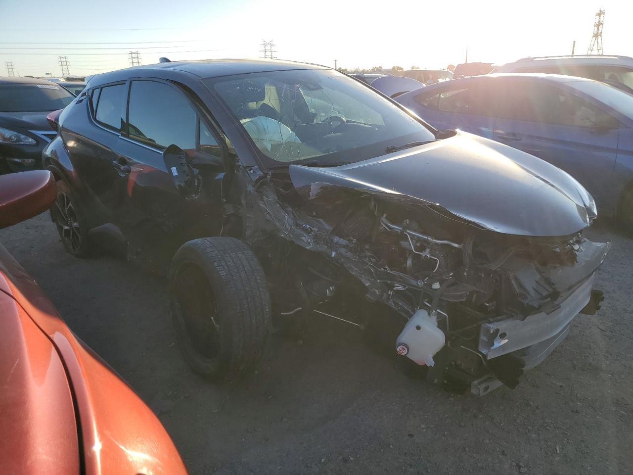 VIN JTNKHMBX8K1050690 2019 TOYOTA C-HR no.4