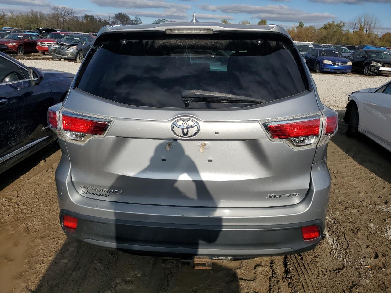 2016 Toyota Highlander Xle VIN: 5TDJKRFH5GS306358 Lot: 77746364