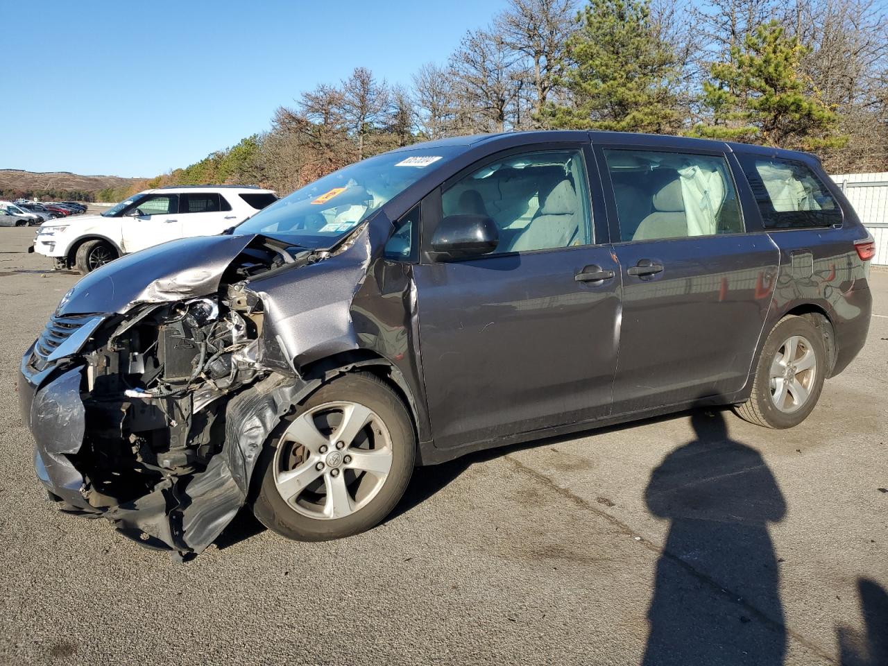 5TDZK3DC2FS586424 2015 TOYOTA SIENNA - Image 1