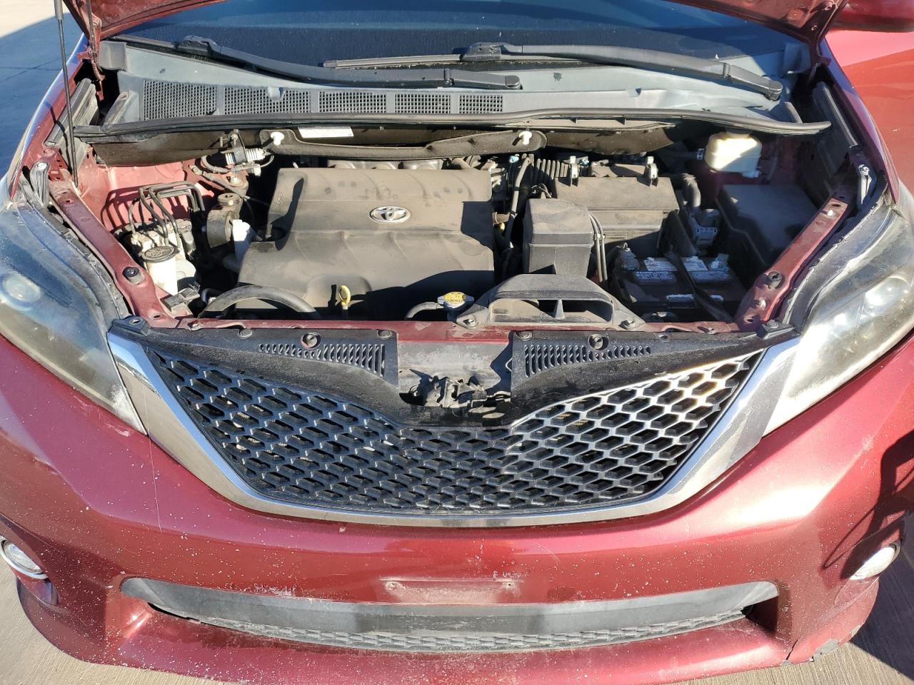 2015 Toyota Sienna - Image 12