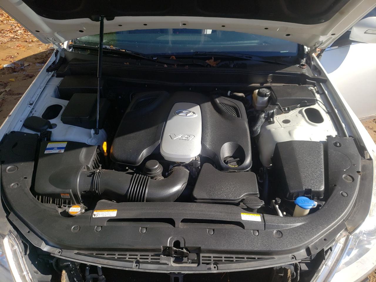 2011 Hyundai Genesis 4.6L VIN: KMHGC4DF9BU140552 Lot: 81397334