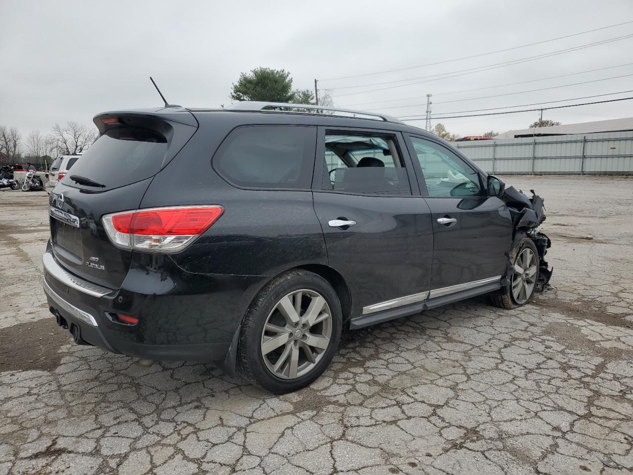 2016 Nissan Pathfinder - Image 3