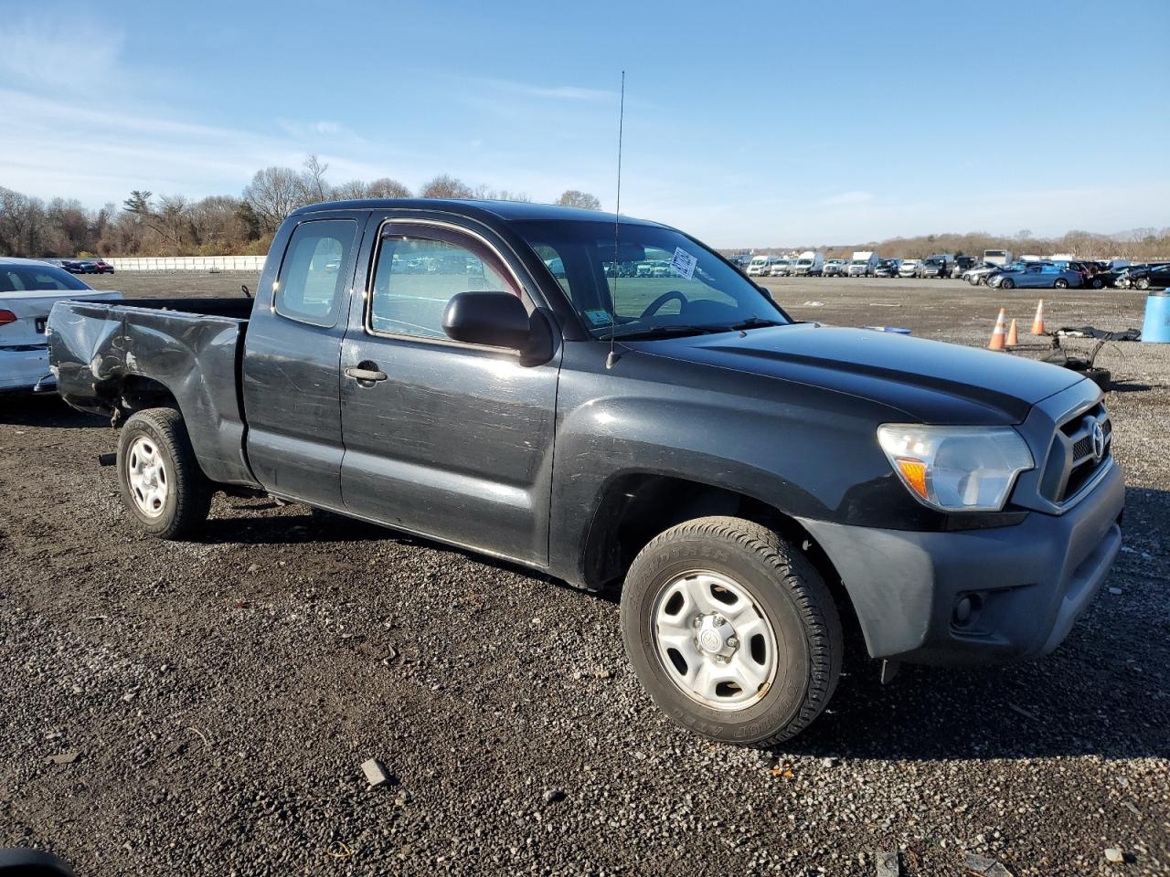 2015 Toyota Tacoma - Image 4