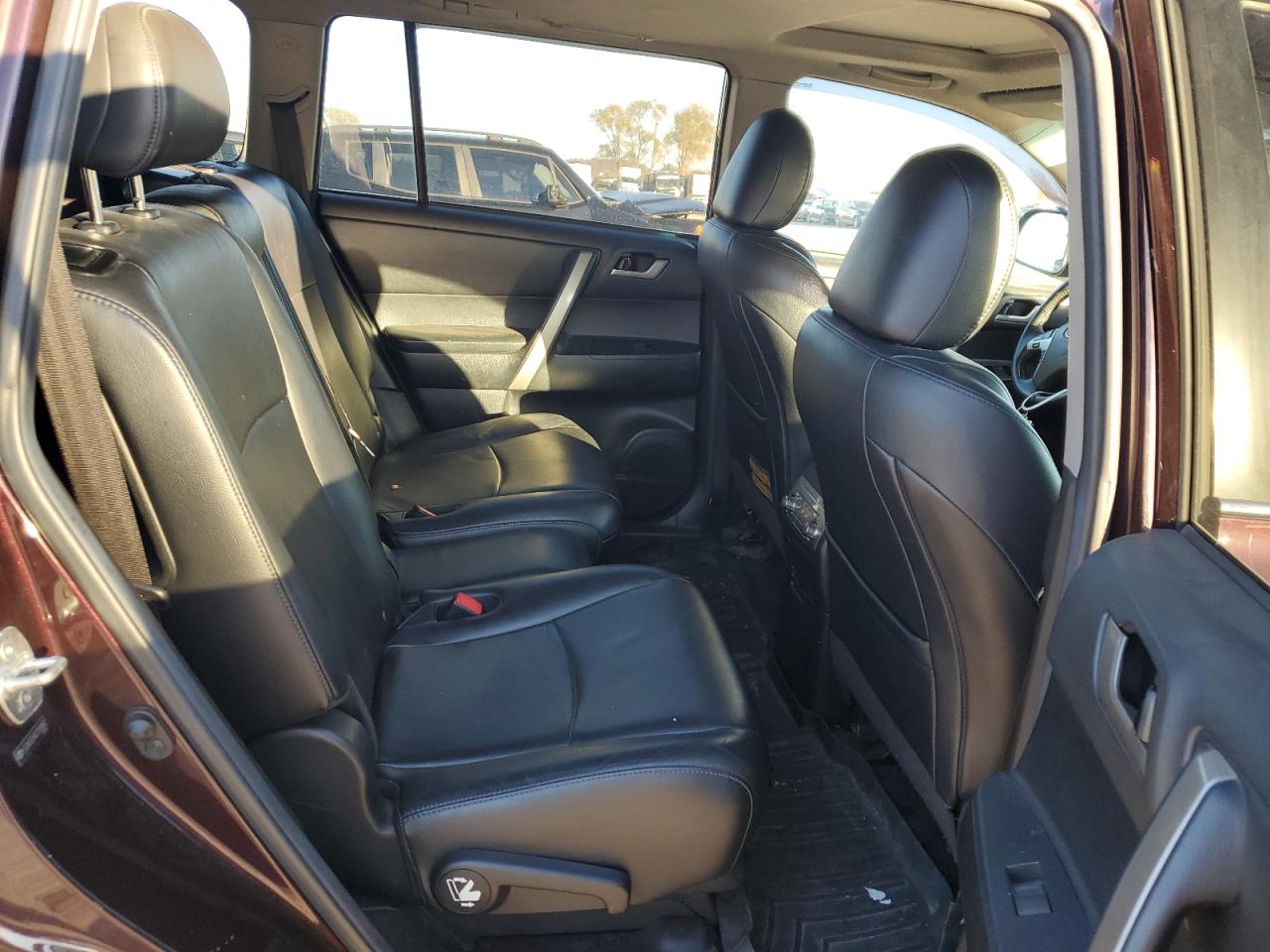 2012 Toyota Highlander - Image 10