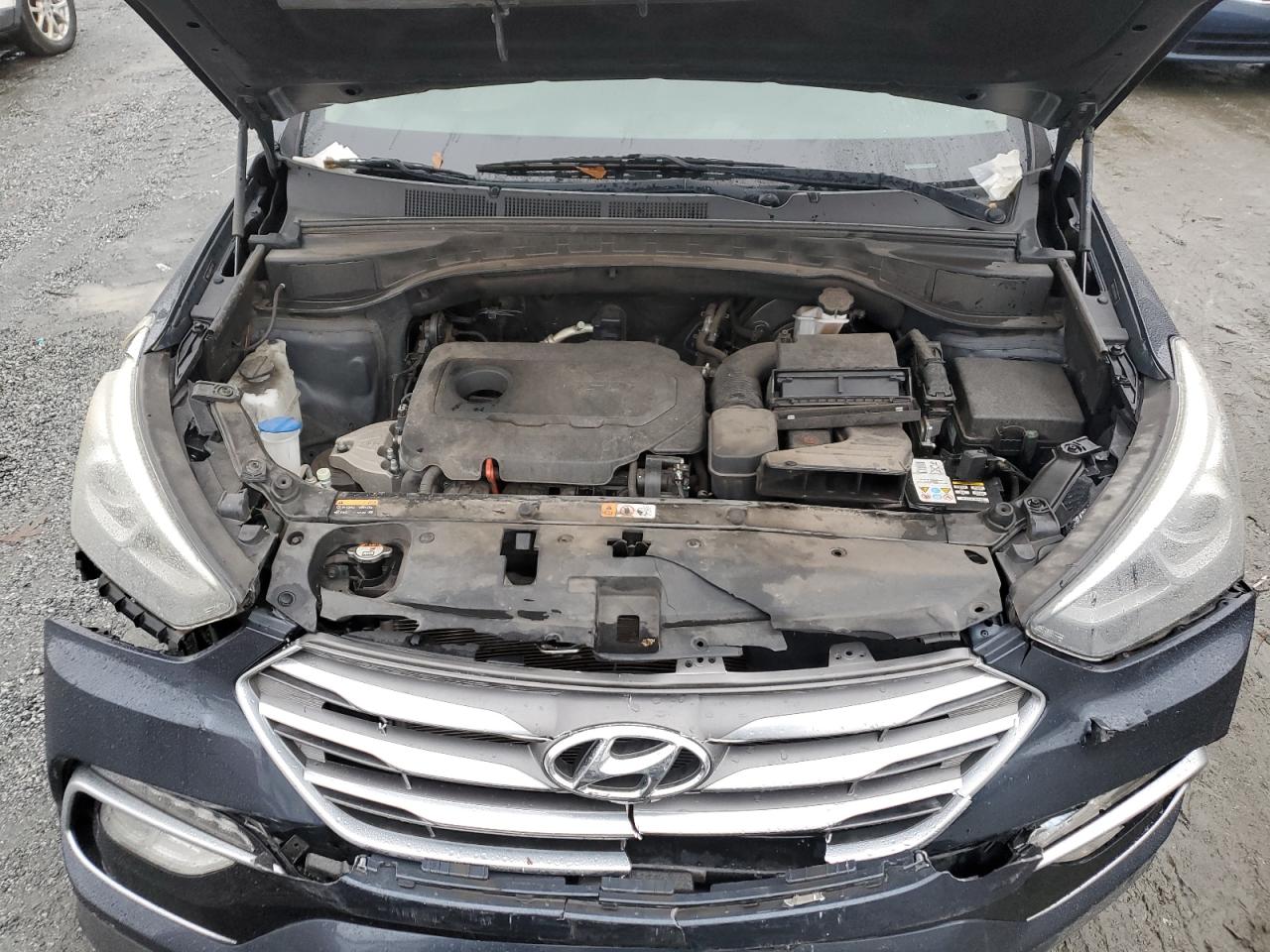 2017 Hyundai Santa Fe - Image 13