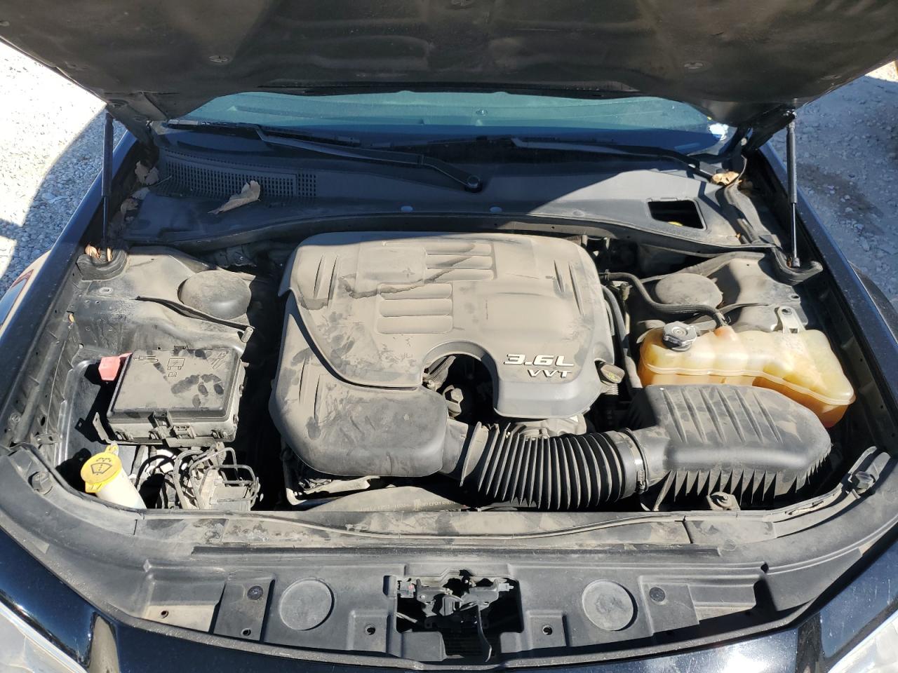 2013 Chrysler 300 - Image 11