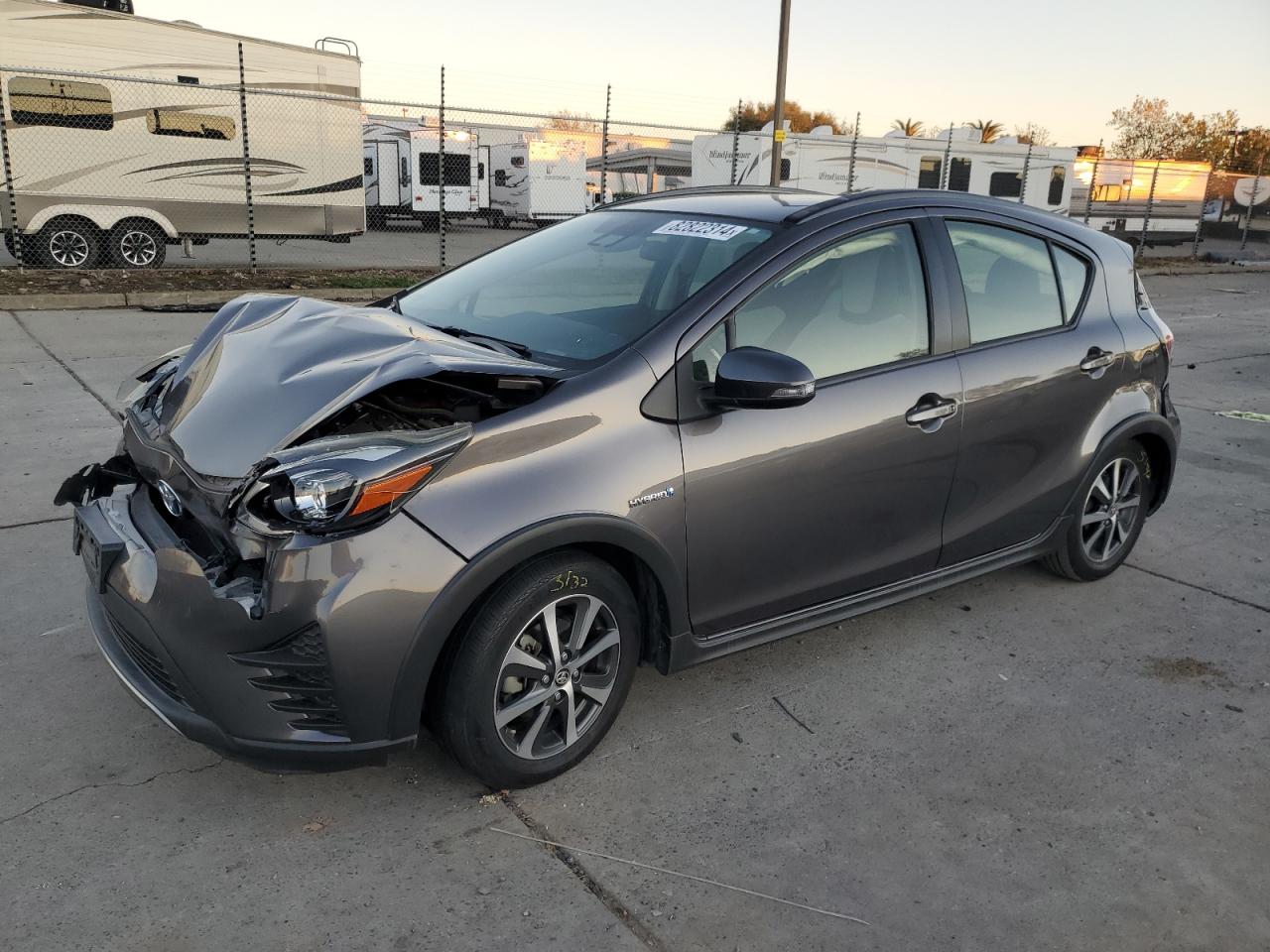 VIN JTDKDTB31J1620129 2018 TOYOTA PRIUS no.1