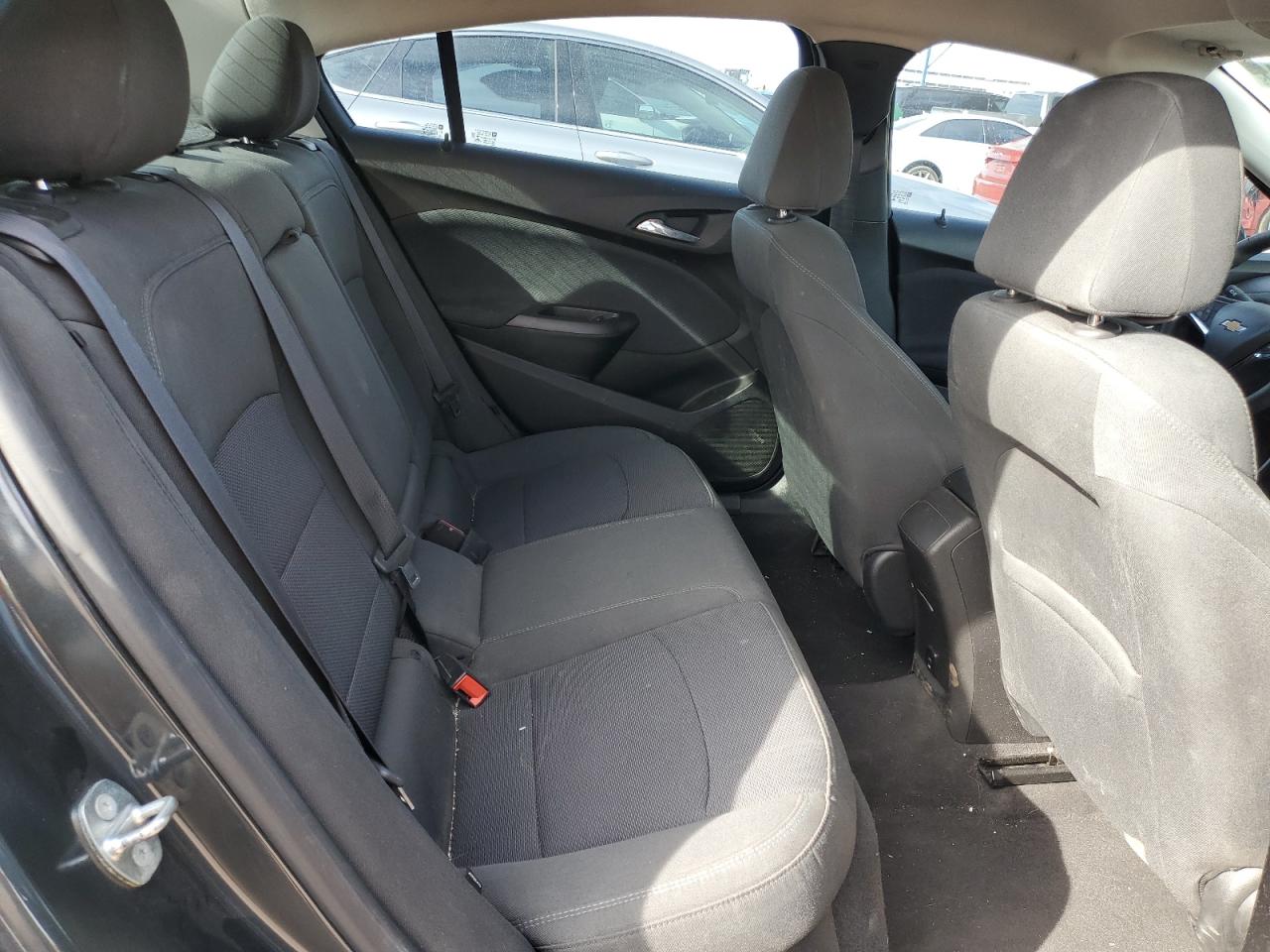 2018 Chevrolet Cruze - Image 11