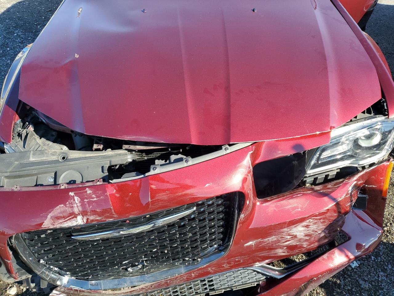 2019 Chrysler 300 - Image 11