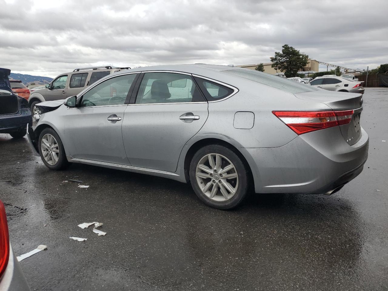 2015 Toyota Avalon - Image 2