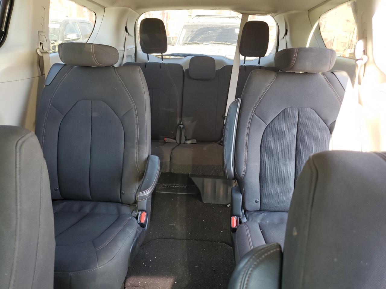 2018 Chrysler Pacifica - Image 10