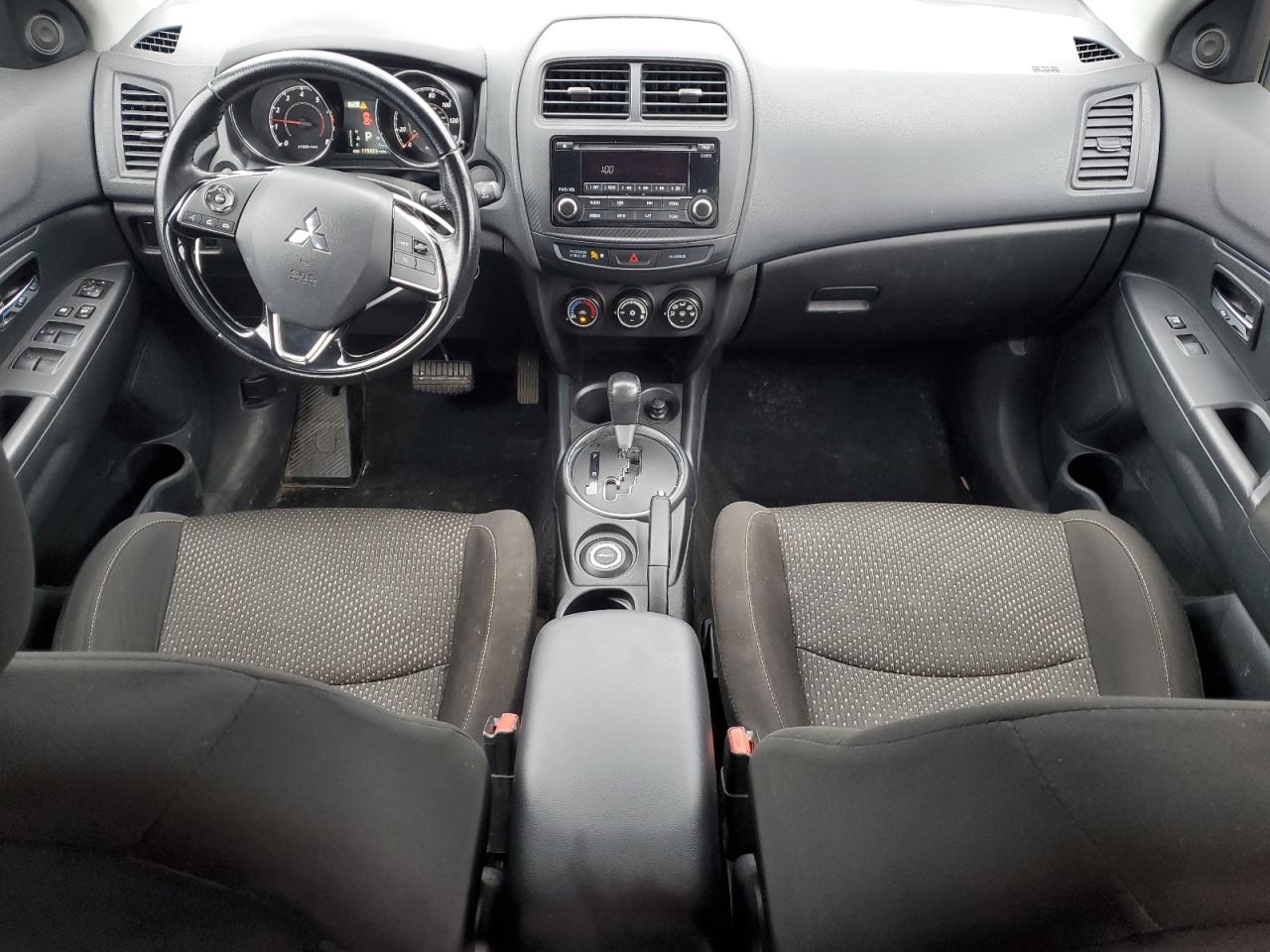 2016 Mitsubishi Outlander - Image 8
