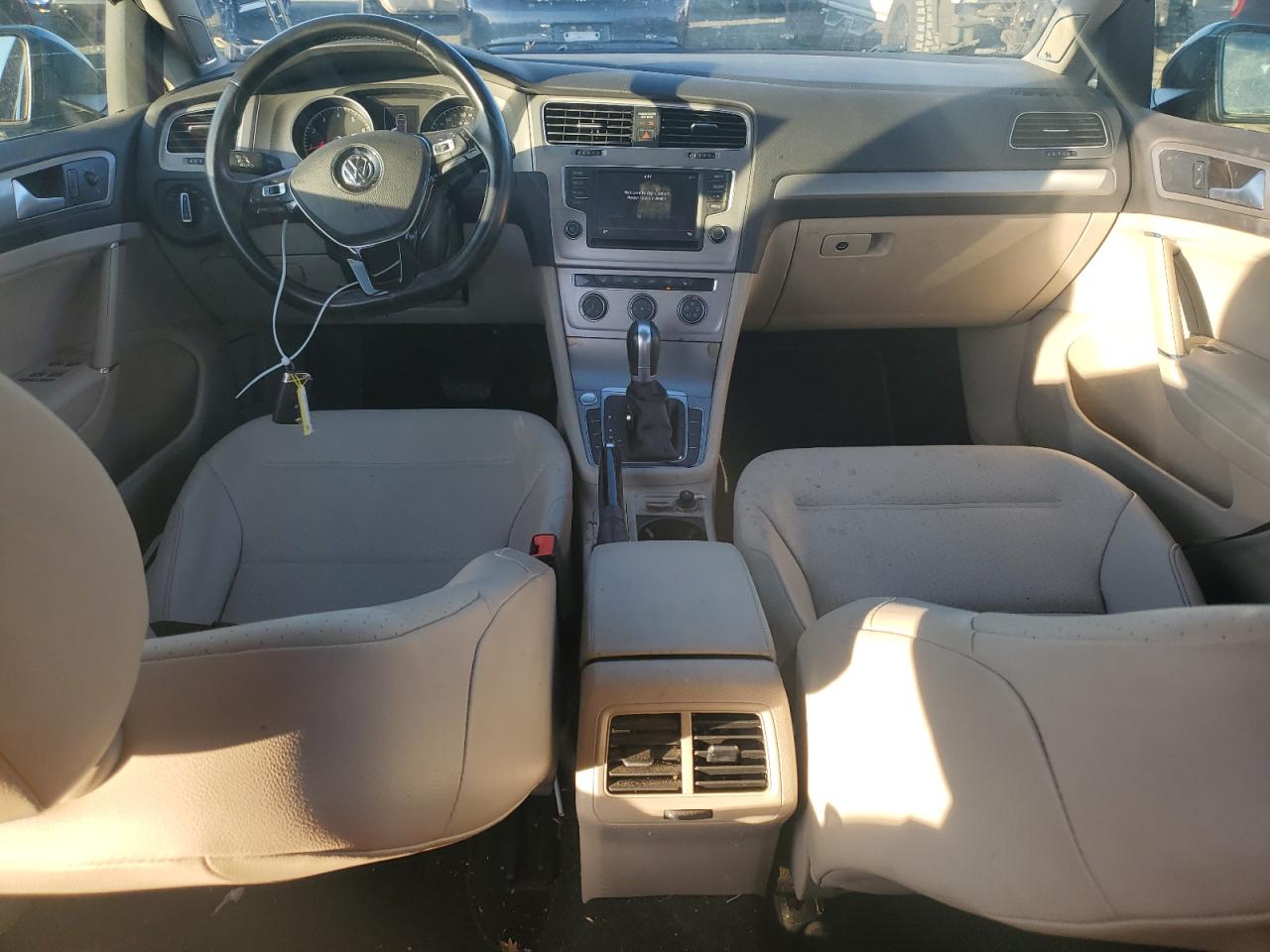 2016 Volkswagen Golf - Image 8