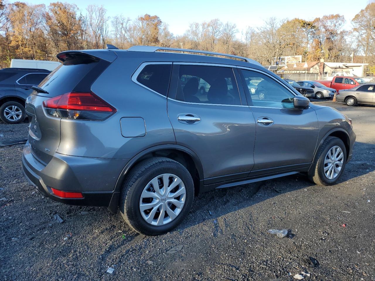 2017 Nissan Rogue - Image 3