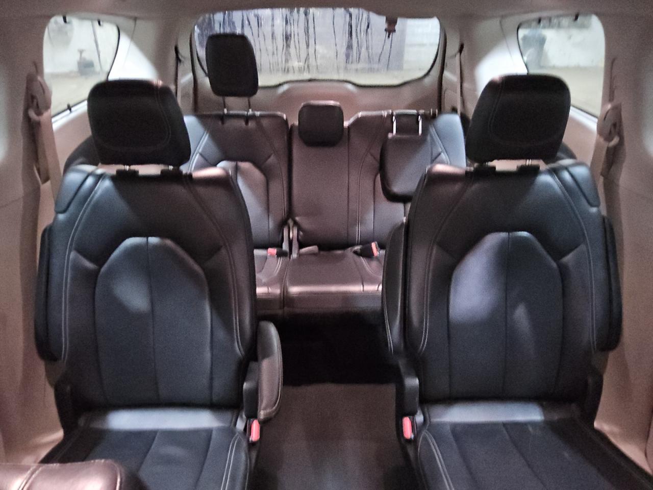 2022 Chrysler Pacifica - Image 10