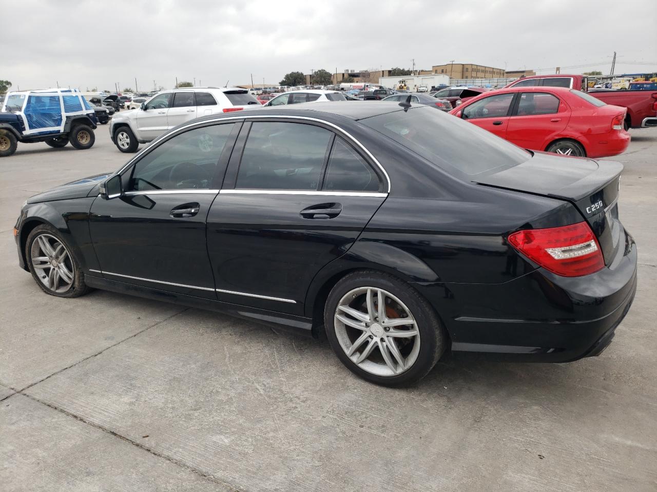 VIN WDDGF4HB5DR261299 2013 MERCEDES-BENZ C-CLASS no.2