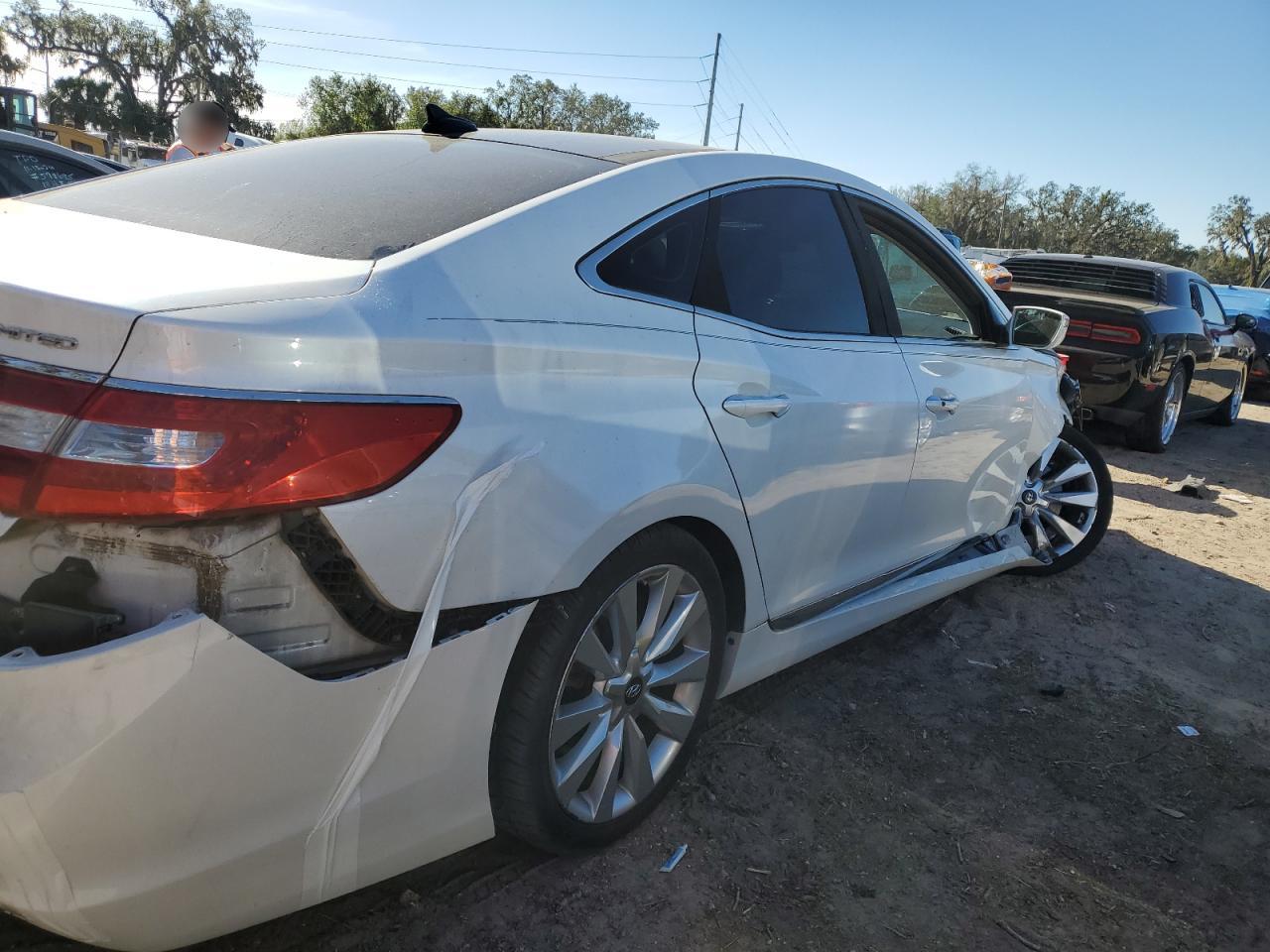 2016 Hyundai Azera - Image 3