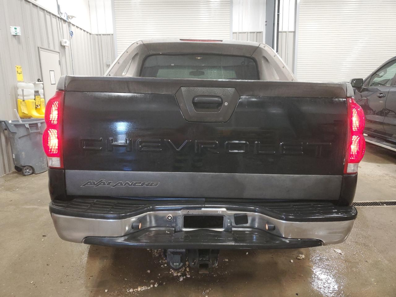 2003 Chevrolet Avalanche - Image 6