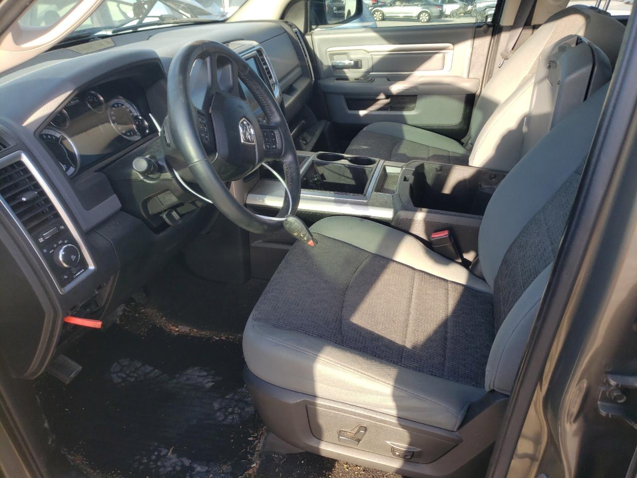 2015 RAM 1500 - Image 7