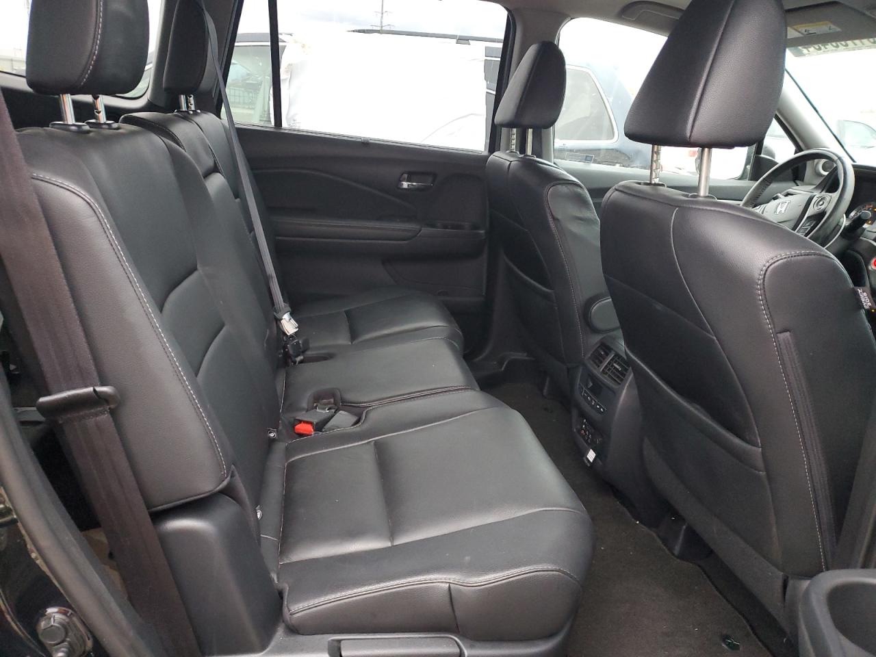 2017 Honda Pilot - Image 11