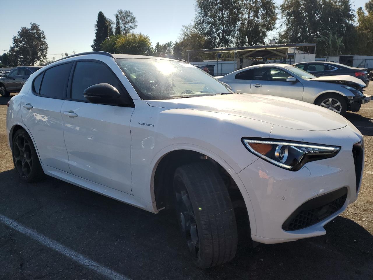 VIN ZASPAKBN3N7D41558 2022 ALFA ROMEO STELVIO no.4