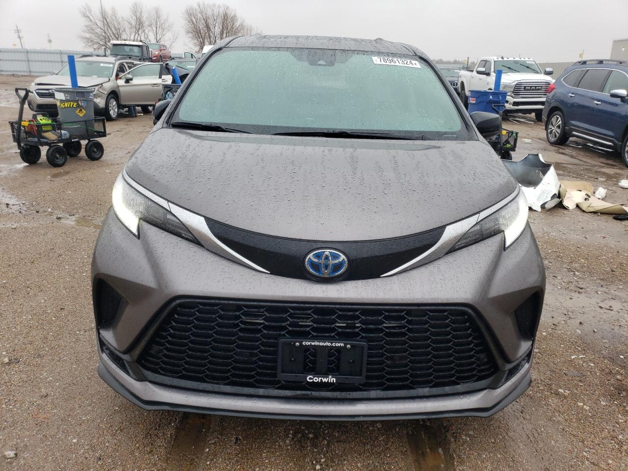 2022 Toyota Sienna - Image 5