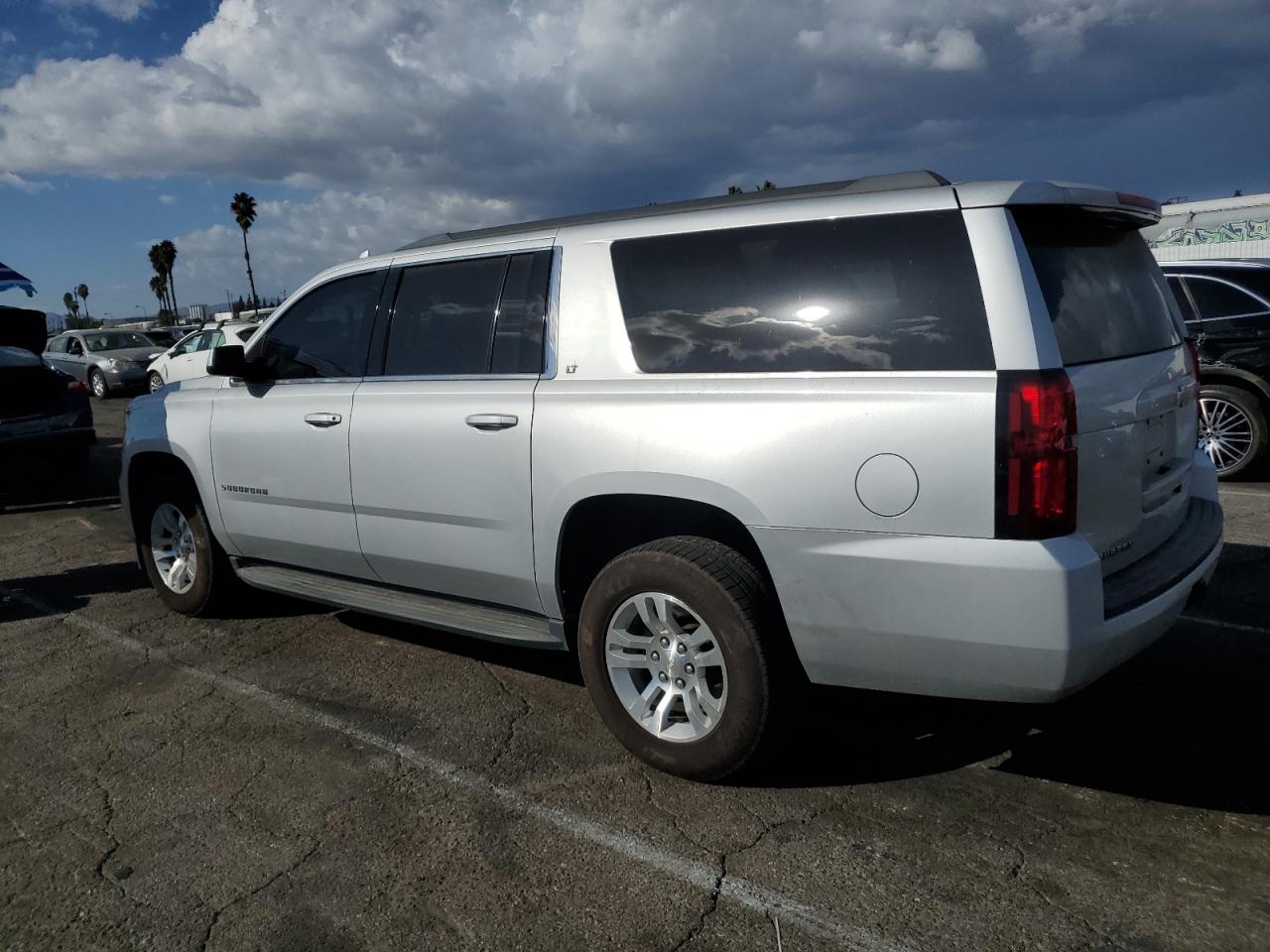 VIN 1GNSCHKC8KR206470 2019 CHEVROLET SUBURBAN no.2