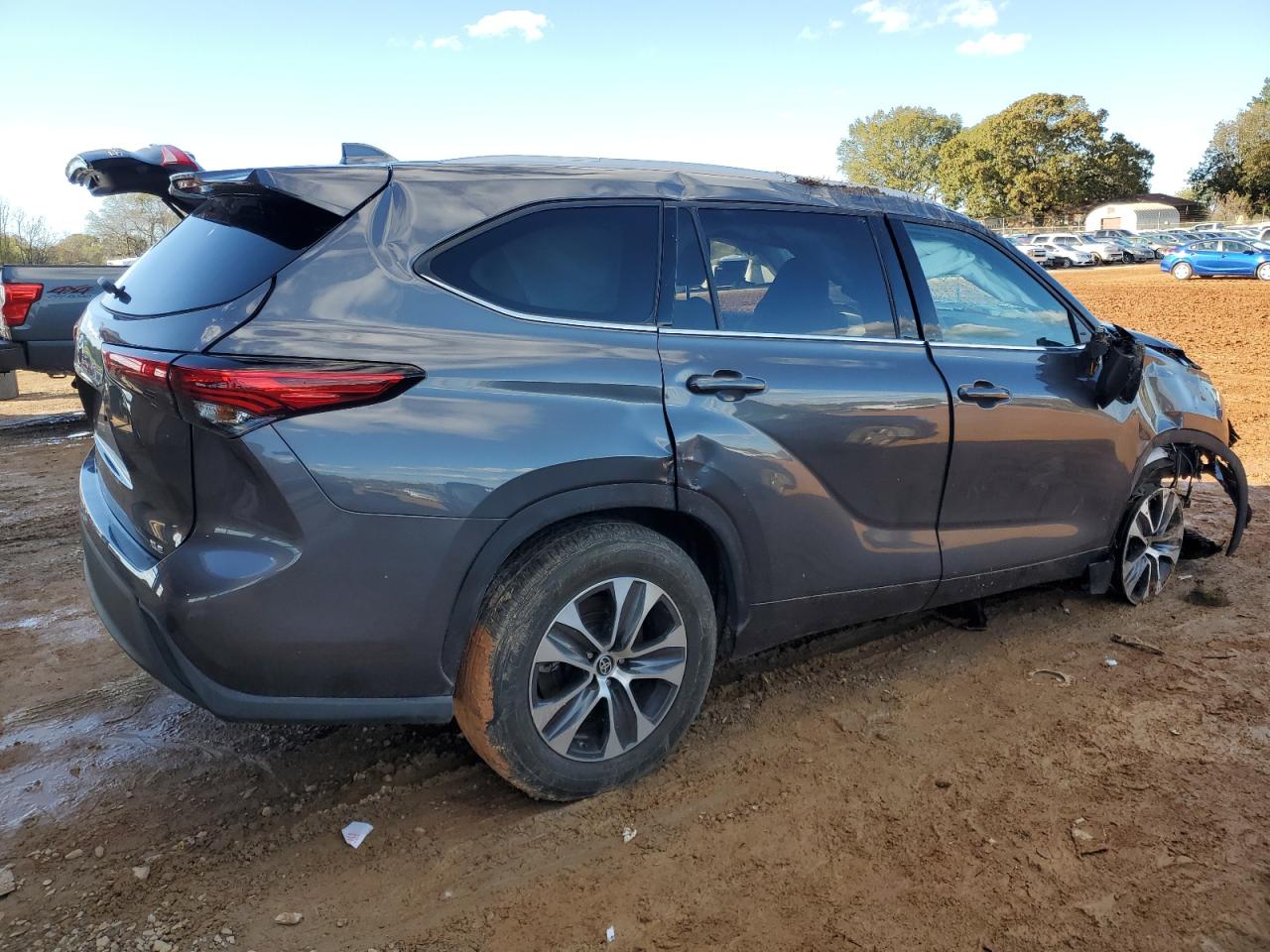 2022 Toyota Highlander - Image 3